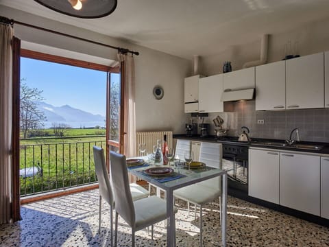 Sky, Mountain, Daytime, Building, Plant, Natural Landscape, House, Vegetation, Highland, Tree