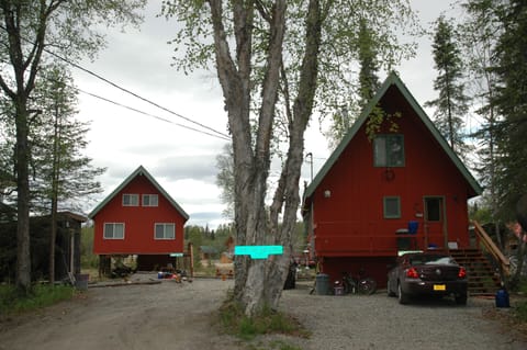This listing is on left. Cabin on right is under another listing.