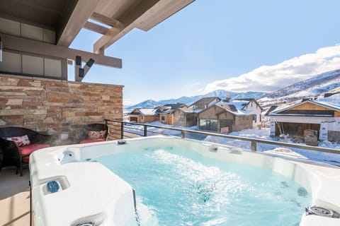 Relax with a view of the lake and mountains!