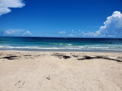 Beach nearby, sun loungers, beach towels