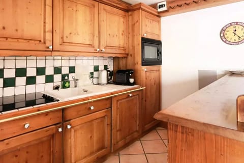 Fridge, dishwasher, cookware/dishes/utensils