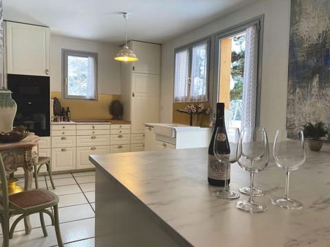 Highly comfortable house with stylish decor and beautiful open plan living