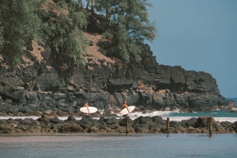 Beach nearby, sun loungers, beach towels