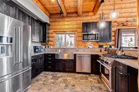 Chef's Kitchen -
A chef's dream with premium appliances and thoughtful amenities. Whether you're whipping up pancakes for the kids or hosting a full dinner, this kitchen makes every meal an experience.