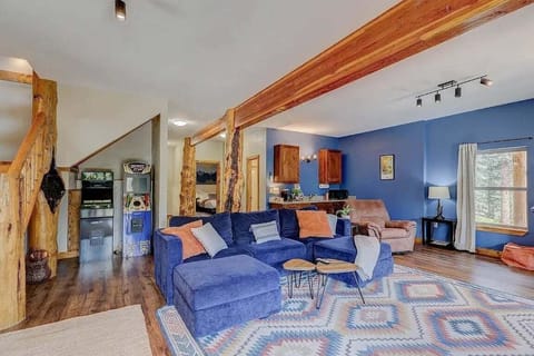 Entertainment Level -
The lower-level rec-room was designed with fun in mind — a wet bar, large-screen TV, and games that make it easy to gather for sports nights, family competitions, or movie marathons.