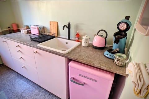 Fridge, stovetop, coffee/tea maker, electric kettle