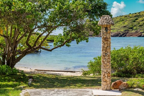 Beach nearby, sun loungers, beach towels