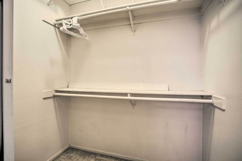 Bedroom | Closet w/ Hangers