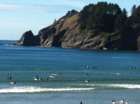 Beach nearby, sun loungers, beach towels