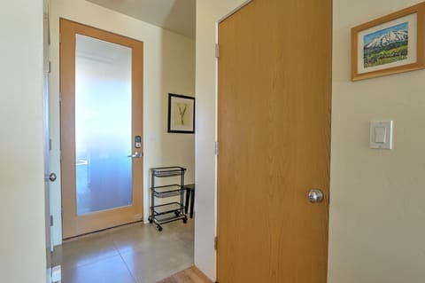 Upper level main entry