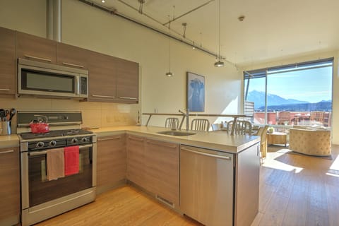 Well- equipped kitchen with view into open living area