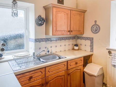 Kitchen | New Cottage, Penmaenpool, Dolgellau