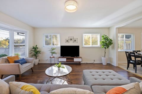 Enjoy watching your favorite shows on our TCL Smart TV on our huge comfy sofa.Our "Black Room (2)" with this queen-sized bed.Cook delectable dishes for your loved ones in this kitchen.Get comfy in our "Twin Room (3)" with an en-suite bathroom.