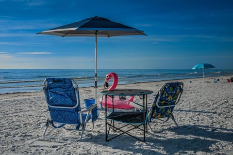 Beach nearby, sun loungers, beach towels