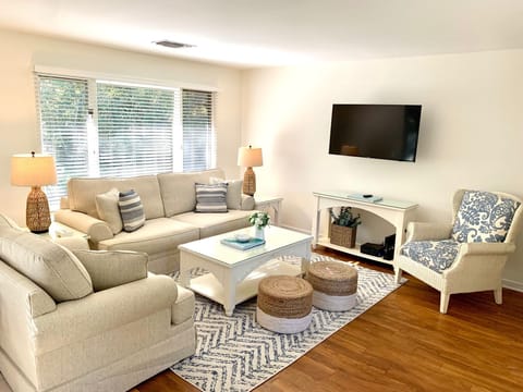 Living area | Flat-screen TV, streaming services