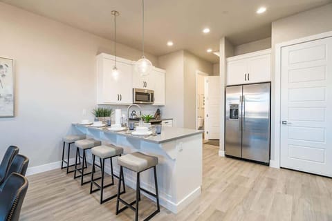 House 29 full kitchen with bar seating for 4