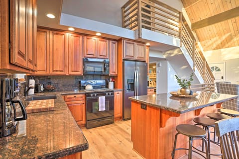 Kitchen | Dishware/Flatware