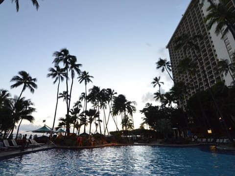 Outdoor pool, a heated pool