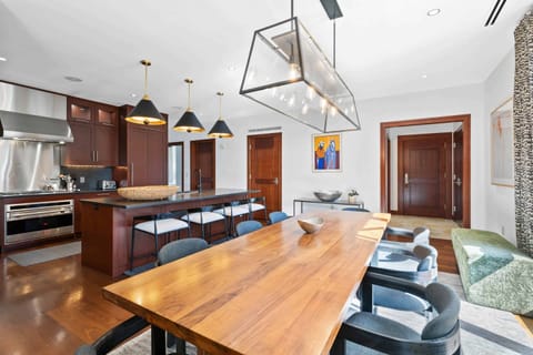 1682709807556-1126-7