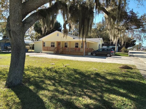 Newly renovated 3 bedroom 2 bath on one acre close to the Intercoastal.