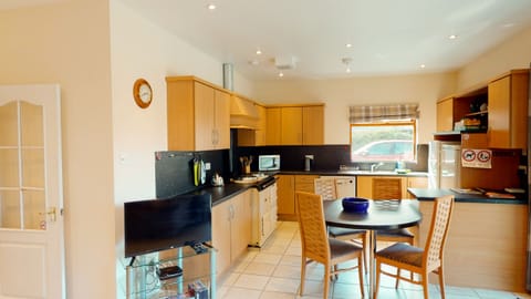 Kitchen and dining space at Druim an Lochain