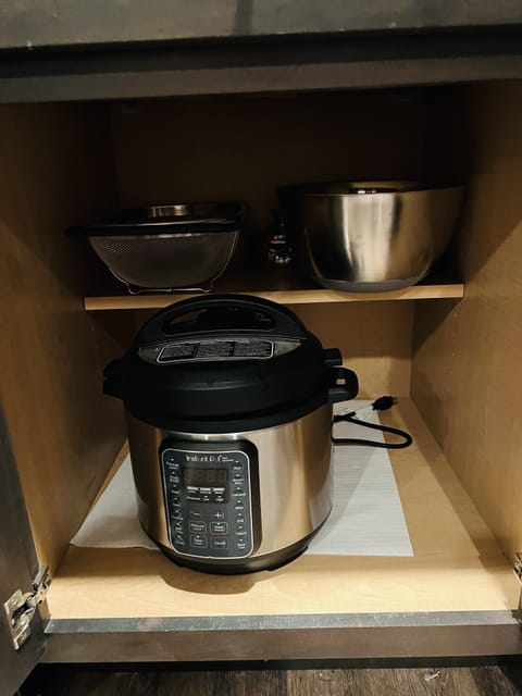 Microwave, dishwasher, coffee/tea maker, cookware/dishes/utensils