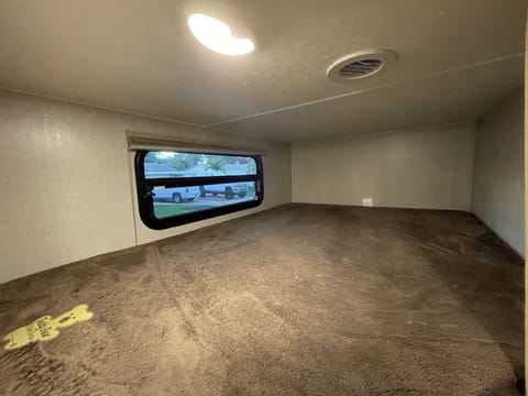 Cozy Camper Delivered to You! Campground/
RV Resort in Hollywood