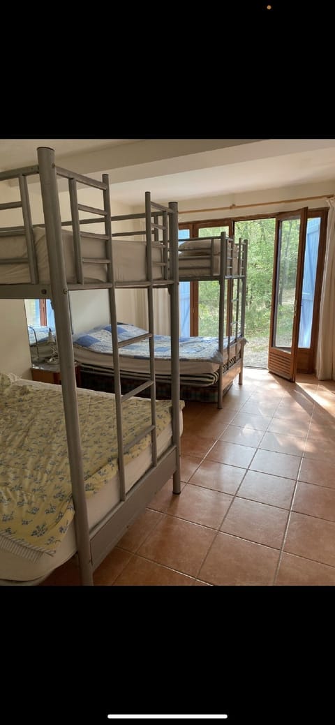 Chambre enfants avec lits superposés 