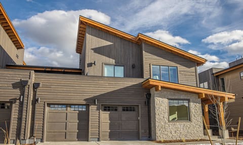 Modern, Newly Built Townhome