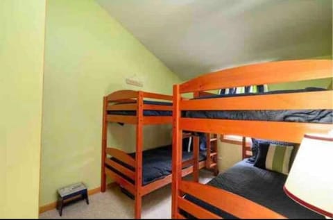 4 bedrooms, travel crib, free WiFi, bed sheets