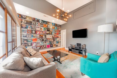 Living area | Smart TV, music library