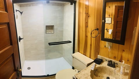 Combined shower/tub