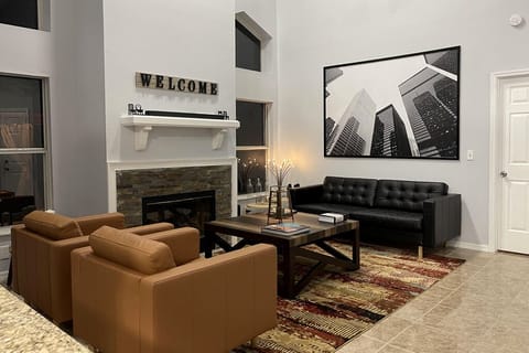 Living area | Smart TV, books, stereo