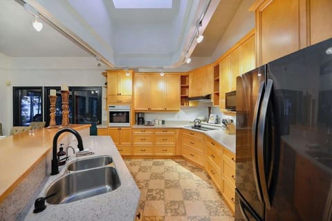 Fully equipped modern kitchen for the chef in your group.