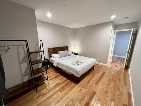 8 bedrooms, desk, iron/ironing board, WiFi