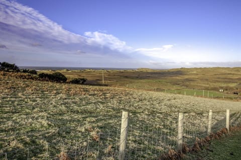 Stormy Castle - 6 Bedroom Sleeps 14 - Llangennith (642)