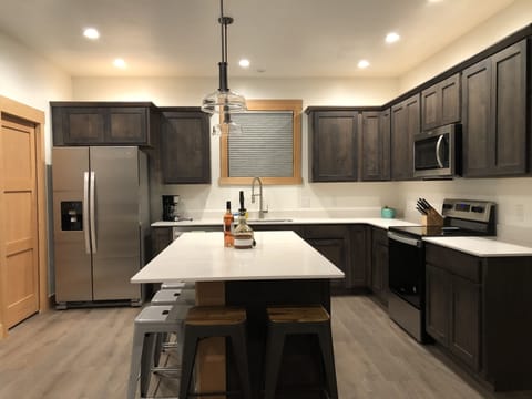 Oven, stovetop, kitchen islands