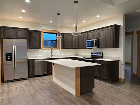 Oven, stovetop, kitchen islands