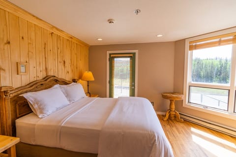12 bedrooms, desk, iron/ironing board, travel crib