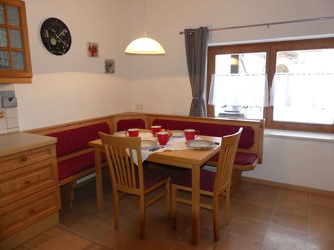 Table, Furniture, Property, Chair, Wood, Picture Frame, Kitchen & Dining Room Table, Interior Design, Window, Wood Stain