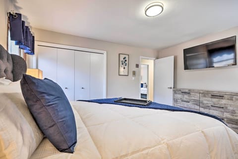 4 bedrooms, travel crib, internet, bed sheets