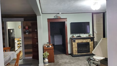 Smart TV, fireplace, DVD player, offices