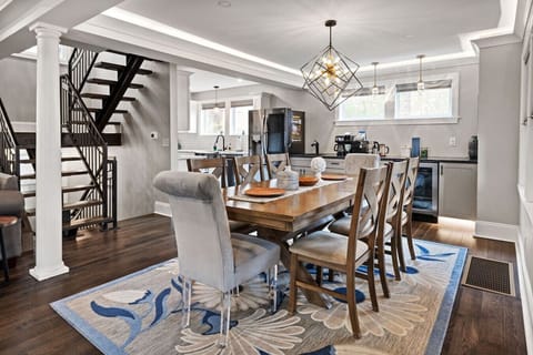 Effortless Everyday Living – Morning coffee, quick lunches, or family dinners—this space flexes to match your rhythm.