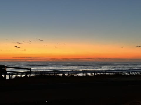 Beach nearby, sun loungers, beach towels