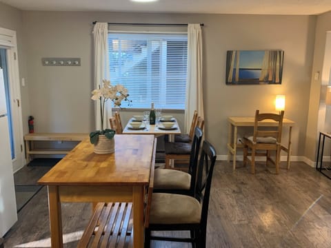 Dining table (seats 4) and kitchen island (seats 2)