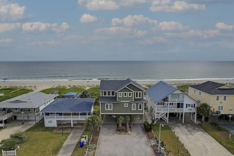 Beautiful updated home right on the ocean! 