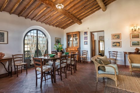 agriturismo-la-papessa-chianti-san-donato-multipropriet-robina-livingroom-diningroom