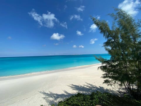 Beach nearby, sun loungers, beach towels