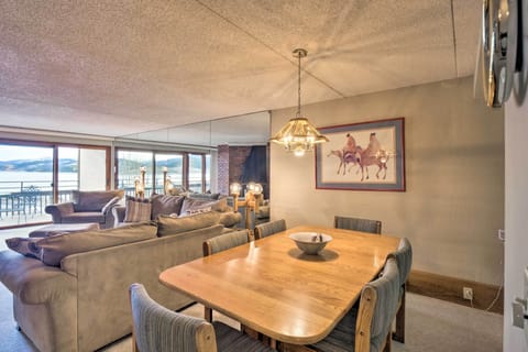 Dining Area | 6-Person Table