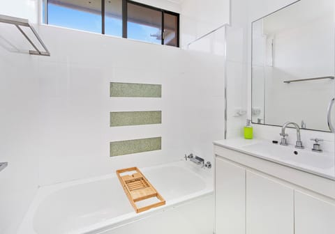 Combined shower/tub, towels, soap, toilet paper